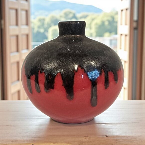 Small Mid Century Red Black 4 Inch Vase Fat Lava Style of West German Pottery - Picture 1 of 10